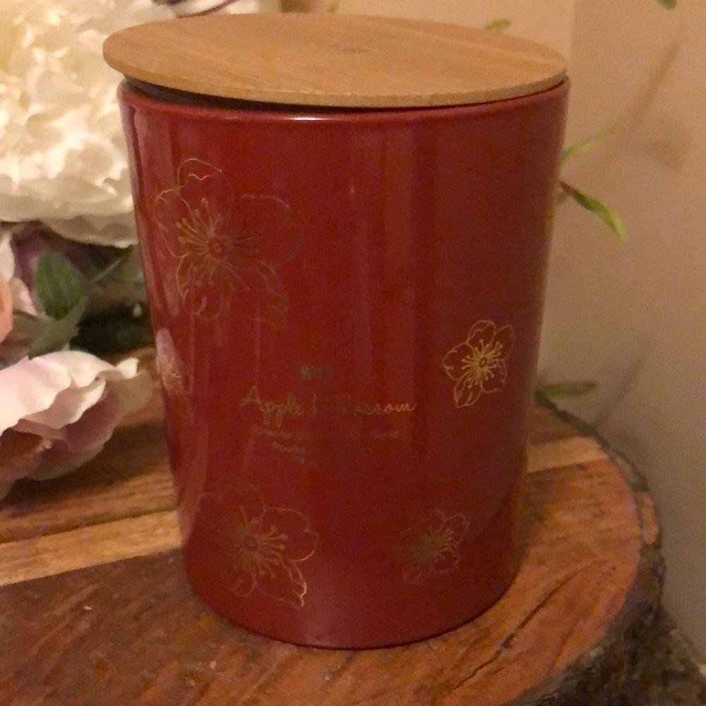 NEW W+L APPLE BLOSSOM SOY WAX BLEND SCENTED CANDLE